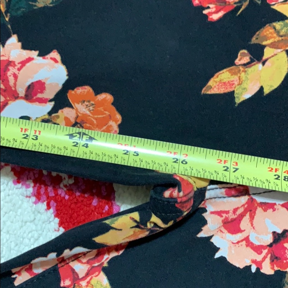 a.n.a Floral Pants - Picture 10 of 10